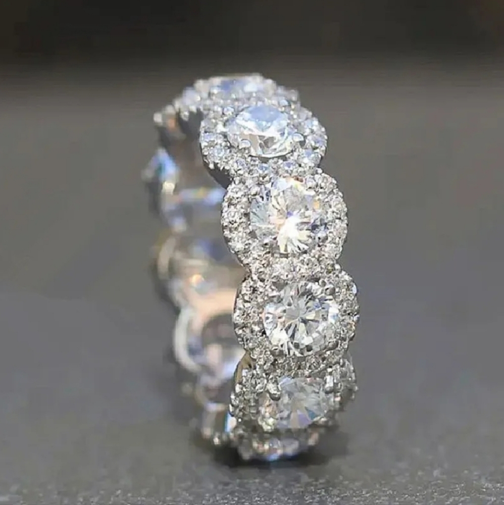 HOST PICK 👌😍Gorgeous Diamond Band Ring - Picture 4 of 5